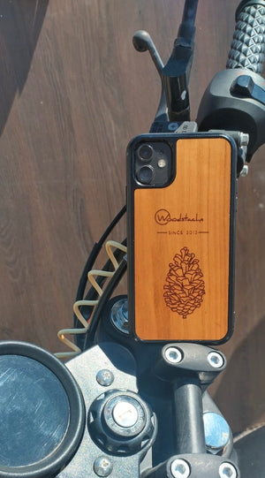 Coque iPhone en bois L'Essence du pin