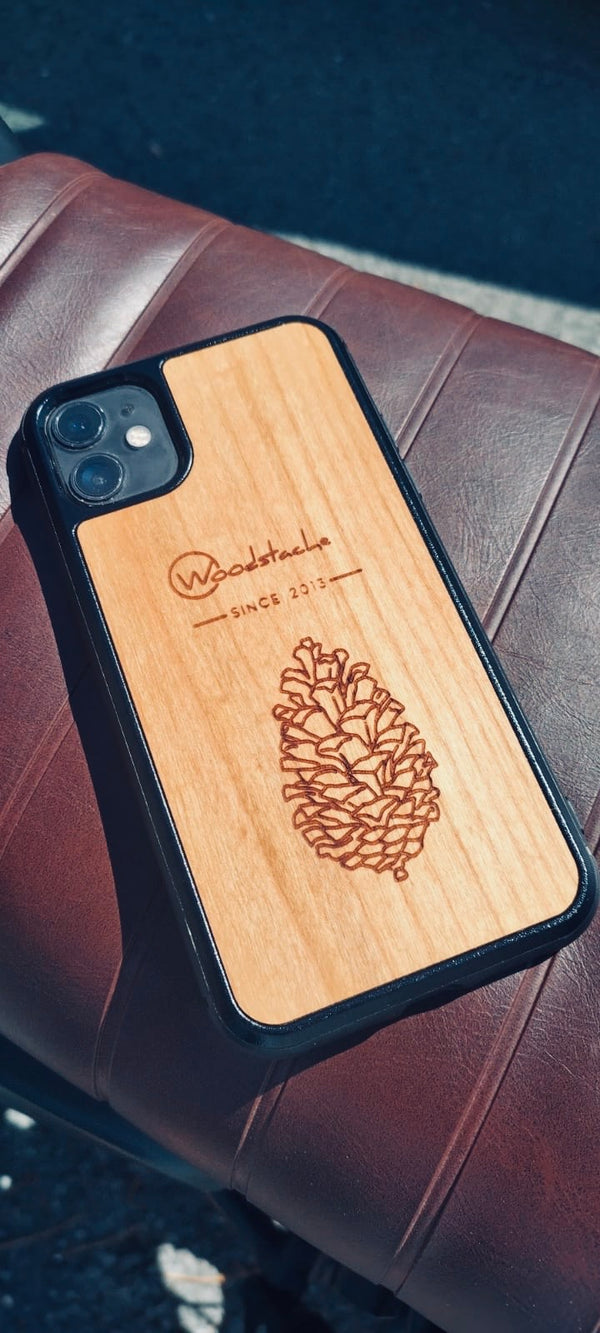 Coque iPhone en bois L'Essence du pin