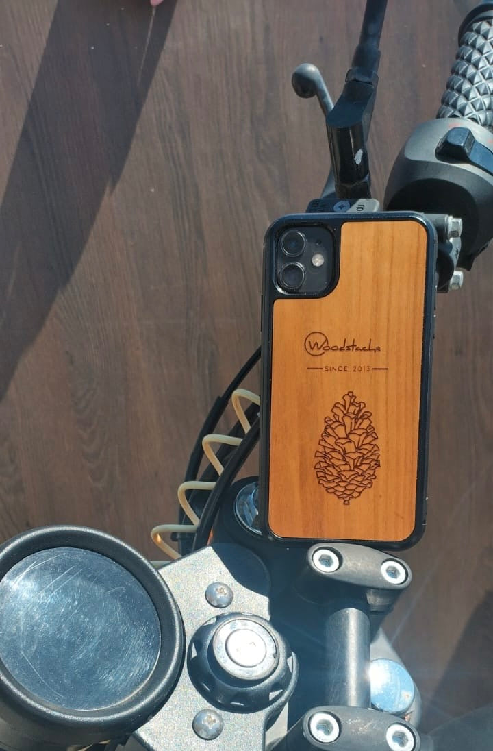 Coque iPhone en bois L'Essence du pin