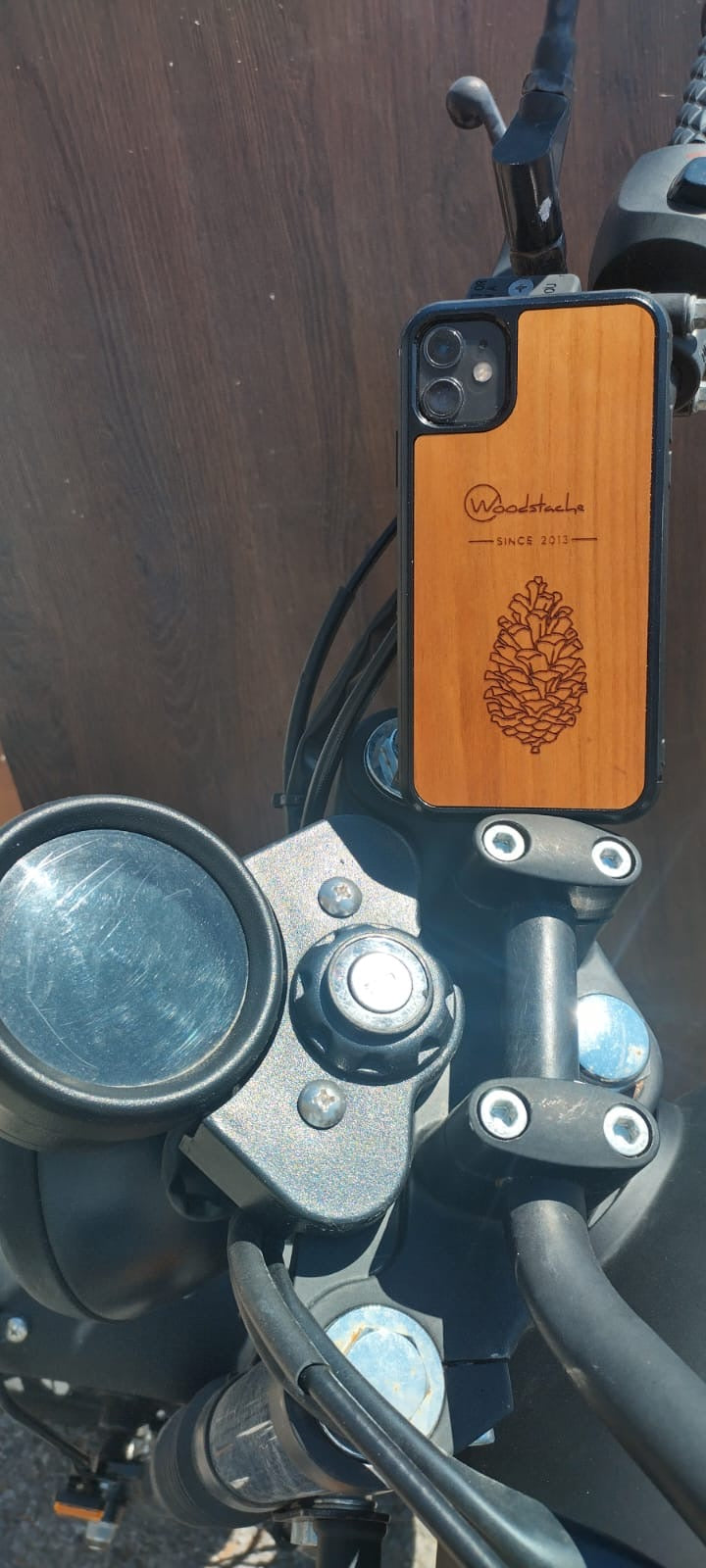 Coque iPhone en bois L'Essence du pin