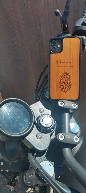 Coque iPhone en bois L'Essence du pin