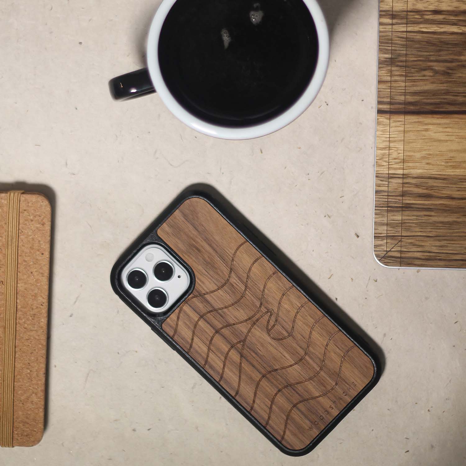 coque en bois de noyer iPhone Vague