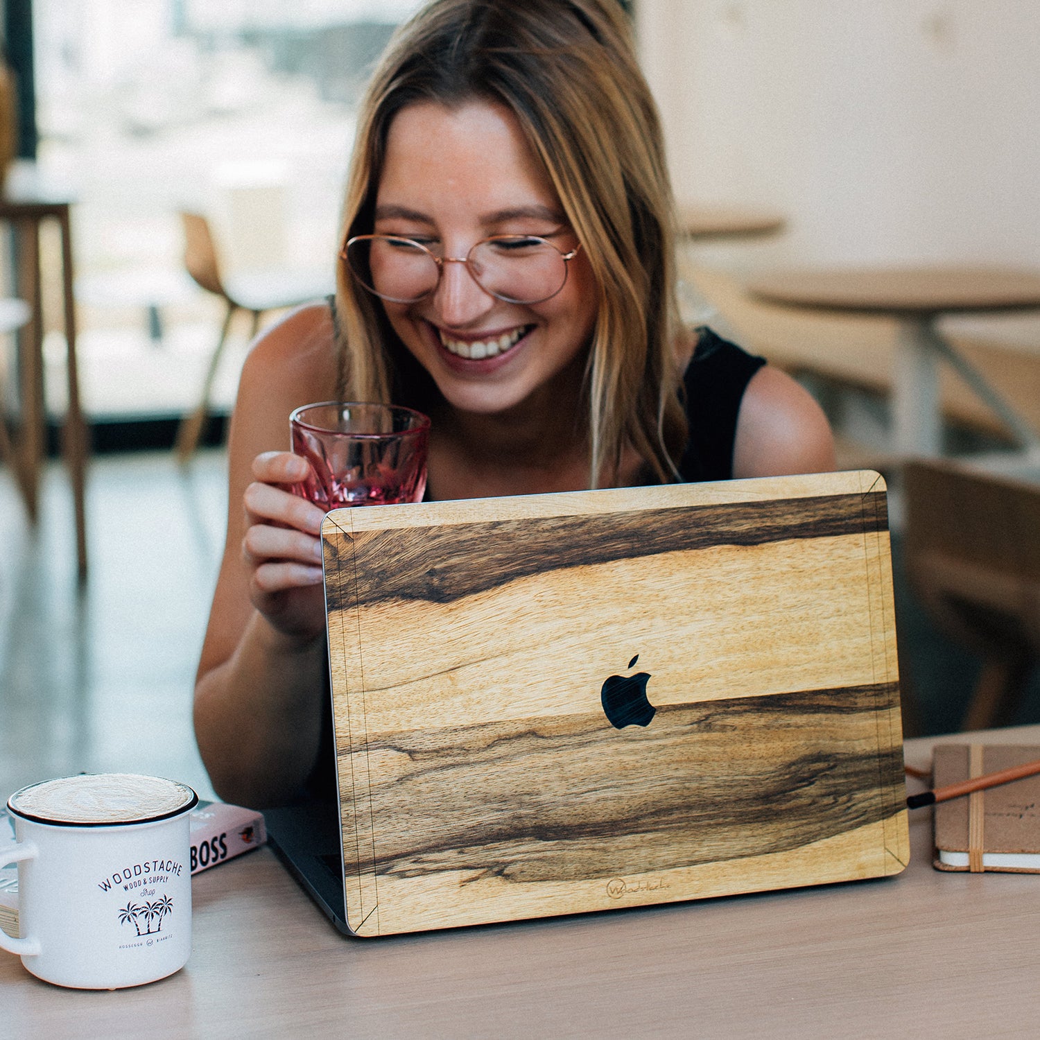 Cover en bois MacBook BLACK FRAKE