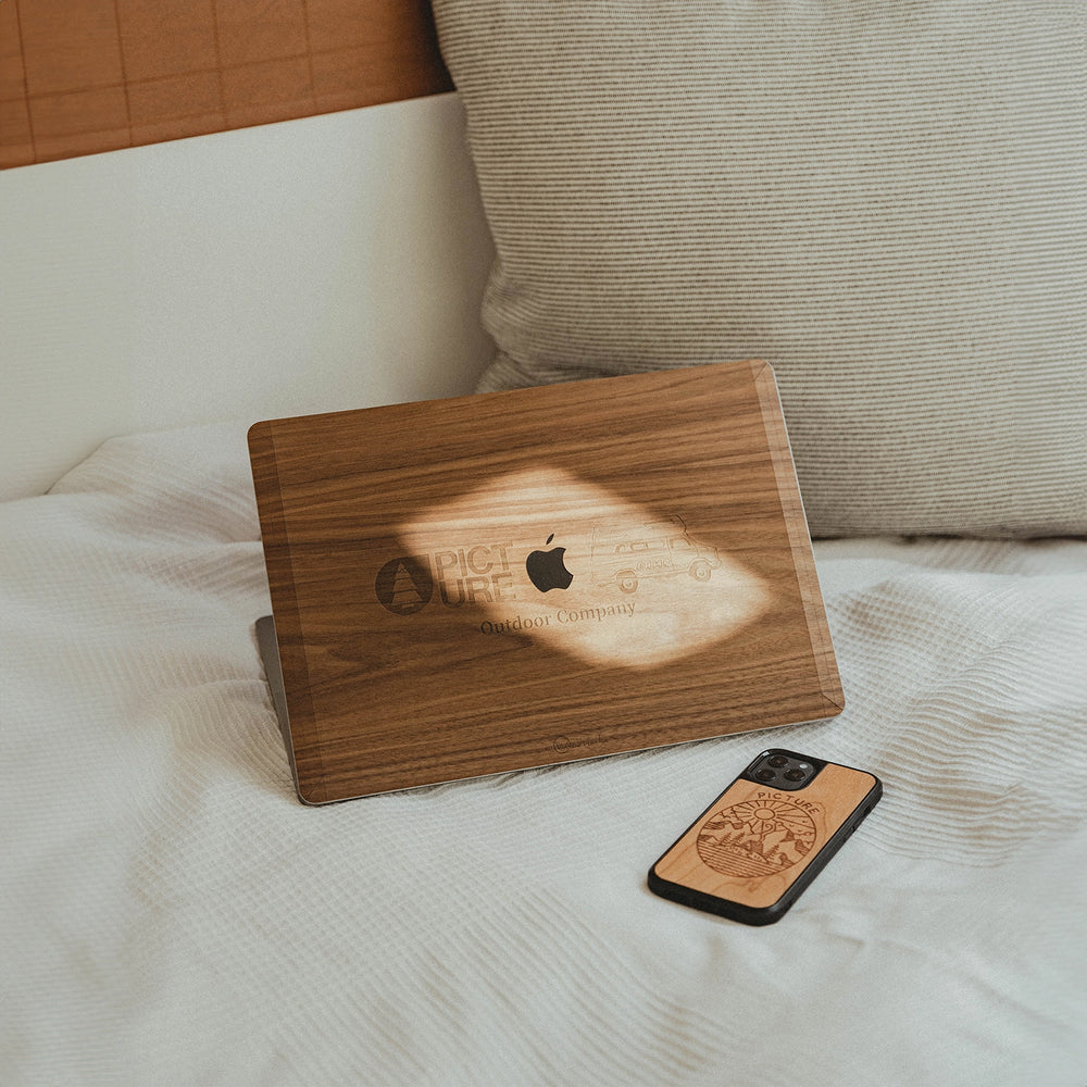 Cover en bois MacBook PICTURE VAN Noyer premium Made in France