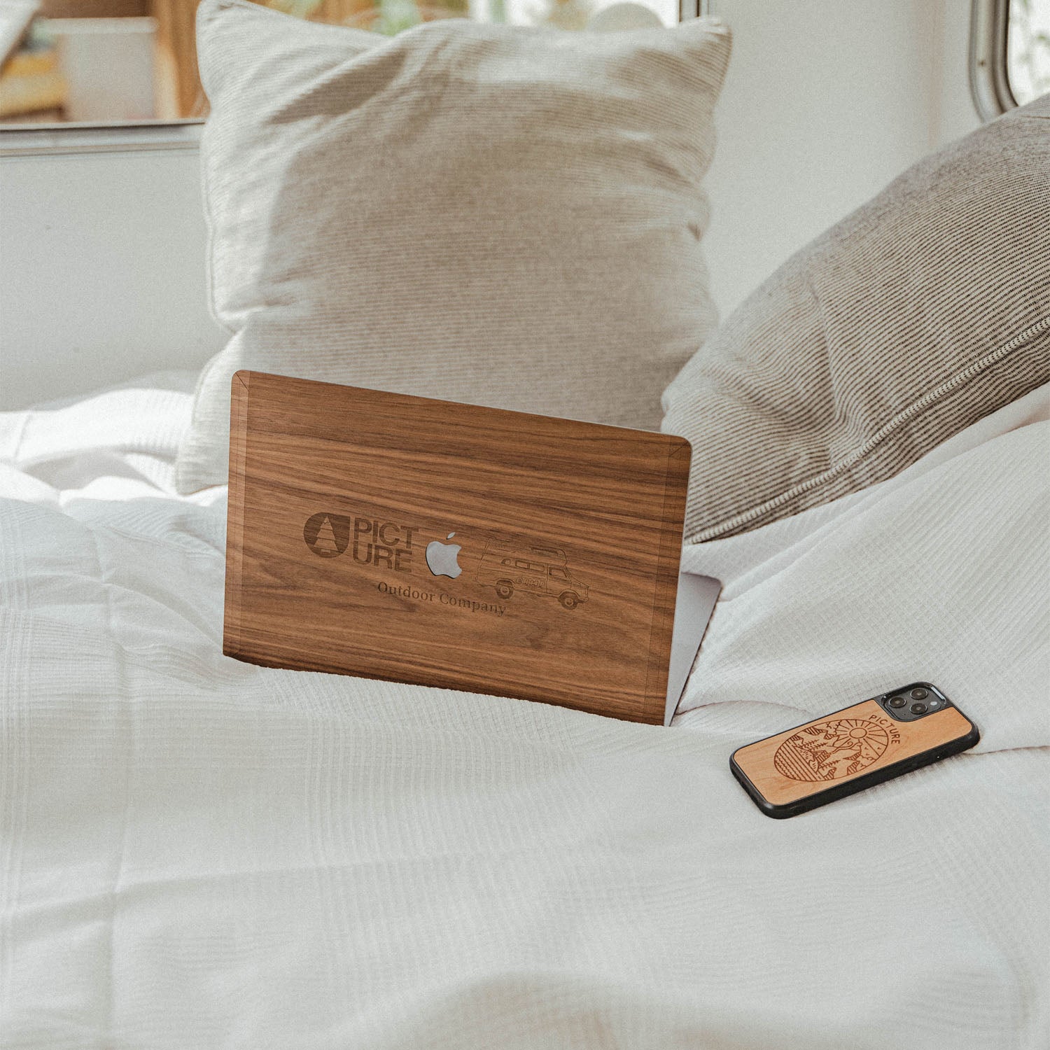 cover en bois de noyer pour Macbook Picture - Van