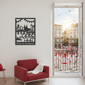 Décoration murale bois FÊTES DE BAYONNE dans appartement avec vue Place de la Liberté festayres blanc rouge
