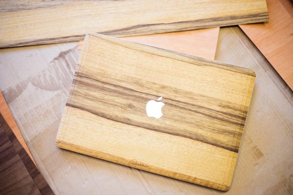 Cover en bois macbook fabrication main